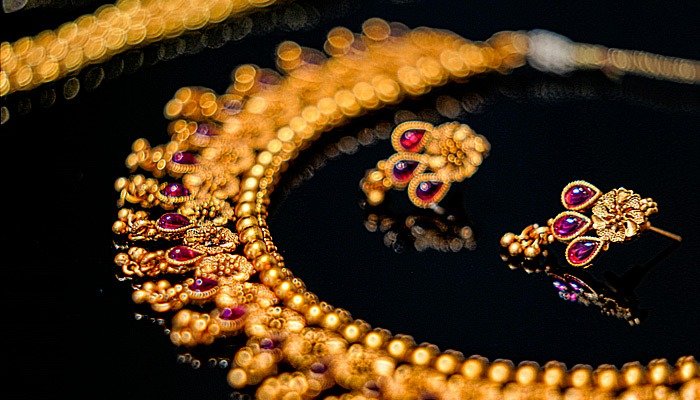 Gold Could Hit $6,200 by Mid-2026, UBS Predicts Gold Prices Surge Again as Rates Hit Record Highs