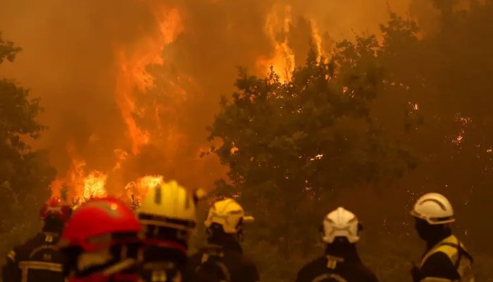 France and Spain Battle Devastating Wildfires as Heatwave Forces 150,000 Evacuations France and Spain Battle Devastating Wildfires as Heatwave Forces 150,000 Evacuations